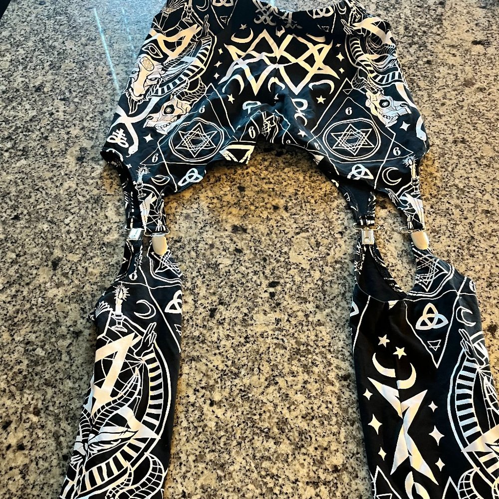 Kill Star Cutout Leggings